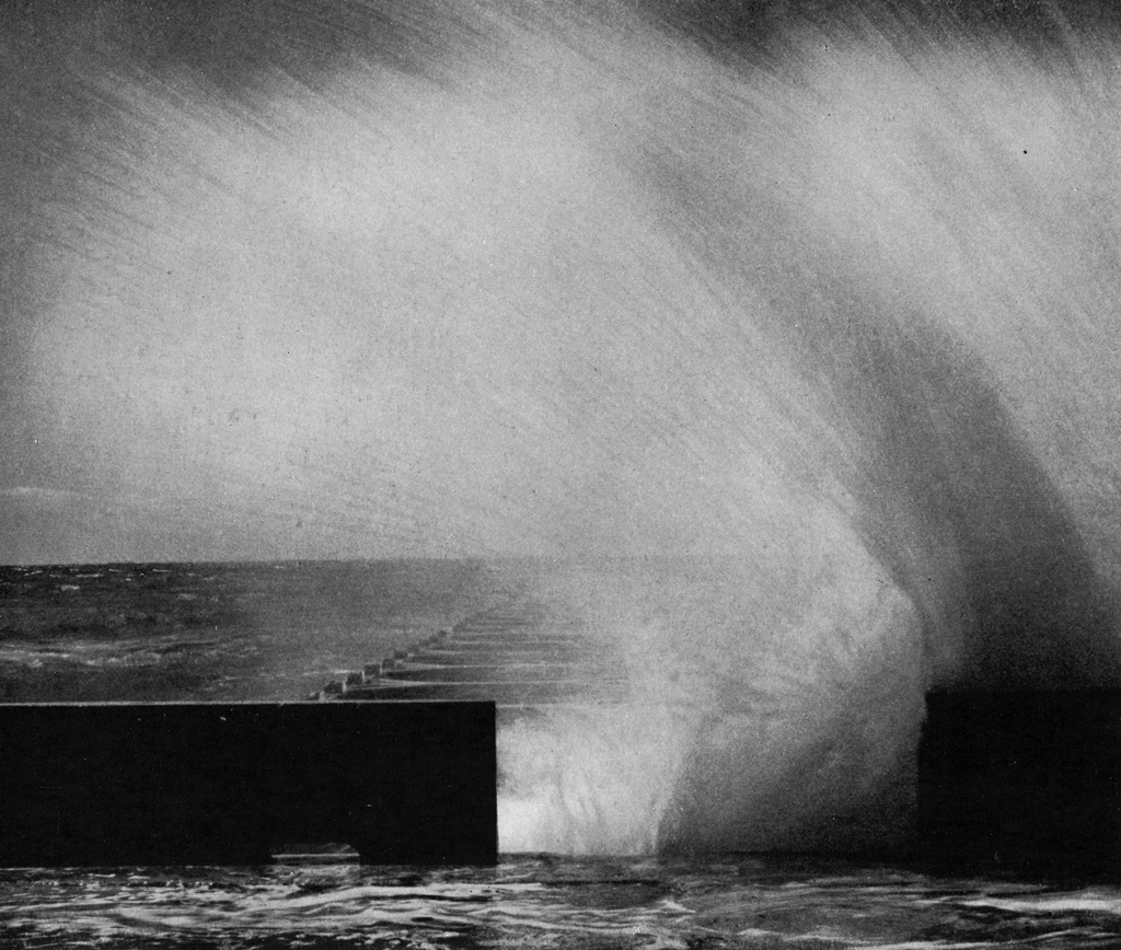 「怒る濤」 新山清 (1949年) | アルス写真年鑑 1950より