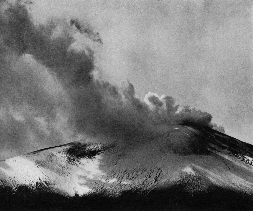 「噴煙」 魚住励 (1949年) | アルス写真年鑑 1950より