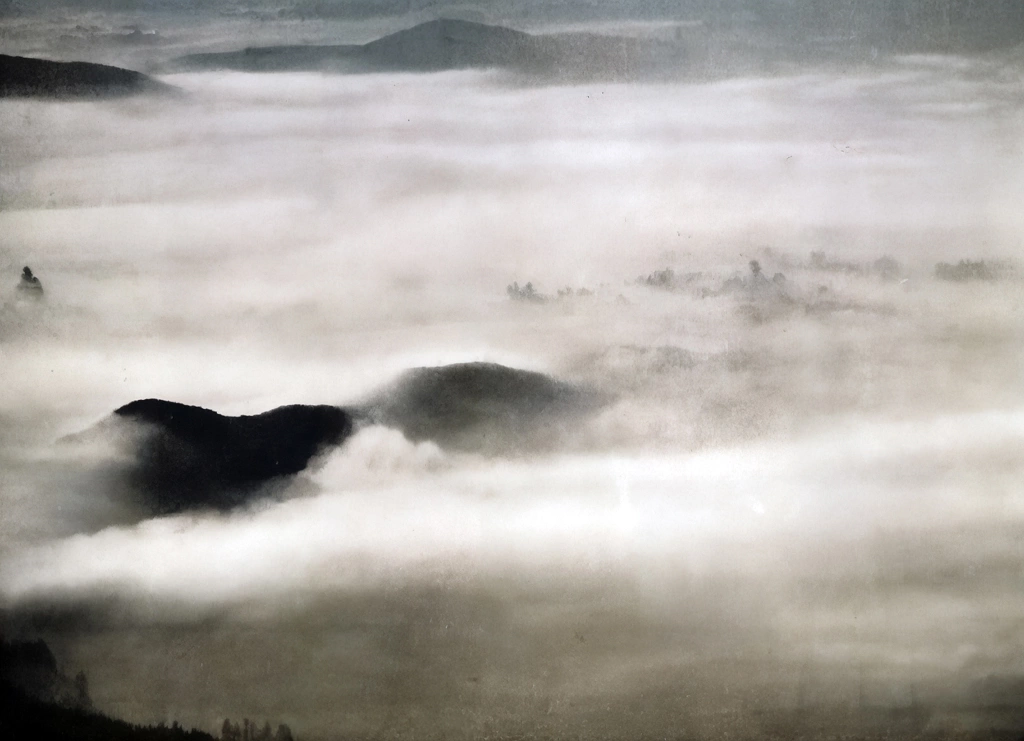 「雲海」 中山登 | AIカラー化