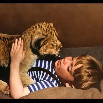 「無題 （ライオンの子と男の子の写真）」 イーラ