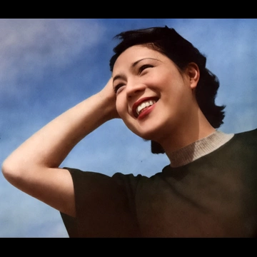 「無題（青空と頭に手を当てた若い日本人女性）」 尾崎三吉 （1938年以前）
