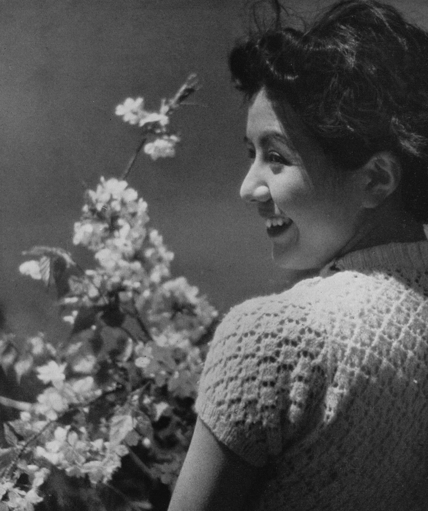 「無題（花と横を向いた日本人女性）」 尾崎三吉 （1938年以前） | ポートレートより