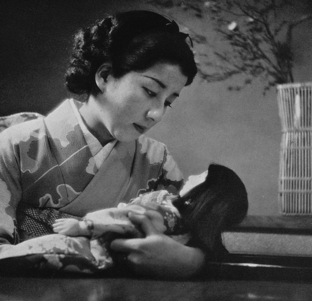 「無題（市松人形と着物姿の日本人女性）」 尾崎三吉 （1938年以前） | ポートレートより
