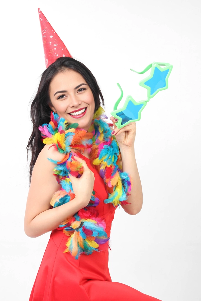 5種類の大きなパーティメガネを持つ女性のポートレート写真 | 外国人女性 ＃1 （顔 AI加工）