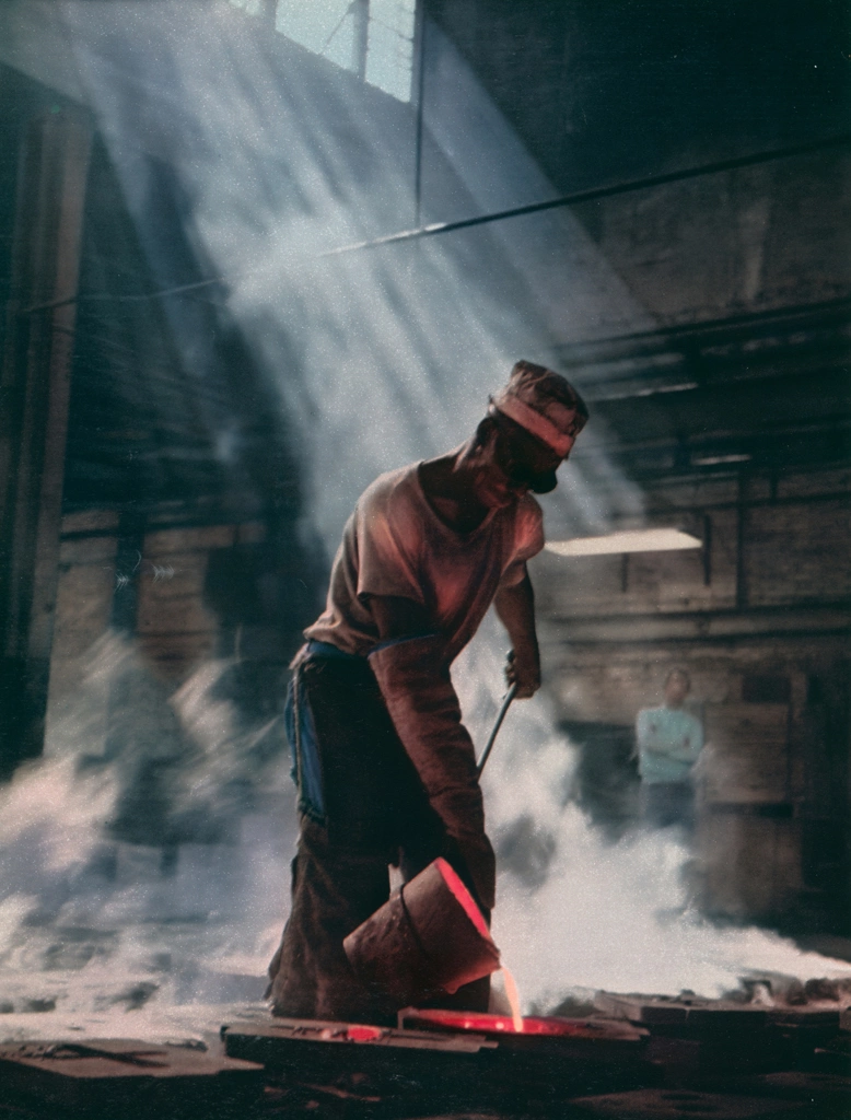 「無題（鋳造工）」 ジョージ・アンコーナ | AI ノイズ除去