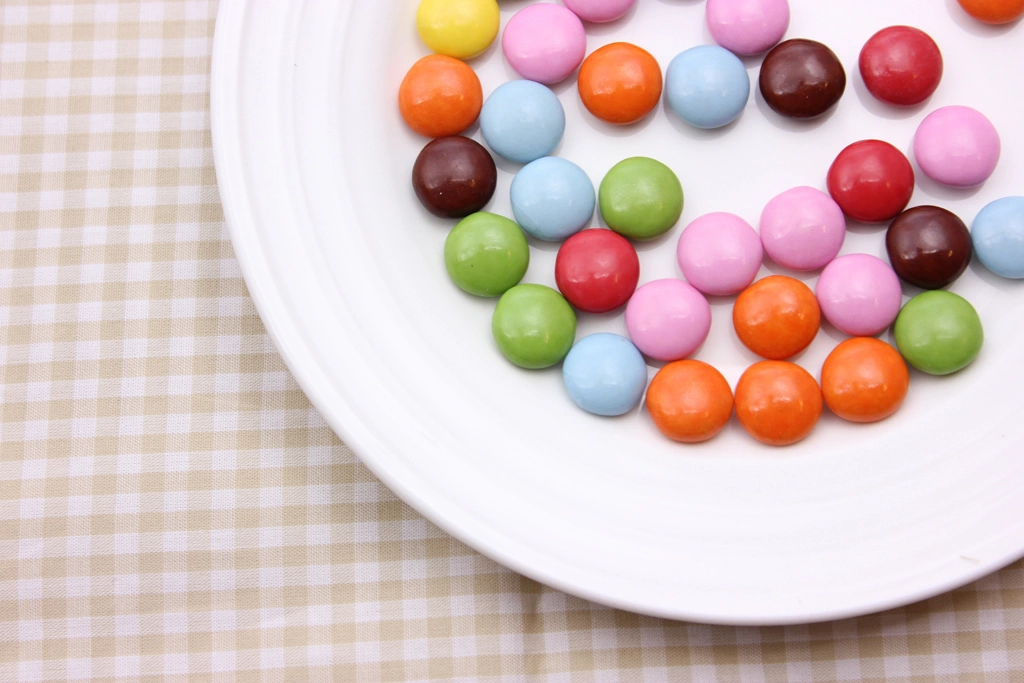 3種類のお皿の上のマーブルチョコレートの写真 | 1