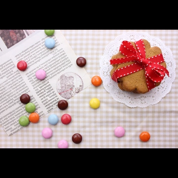 2種類のマーブルチョコレートとクッキーの写真