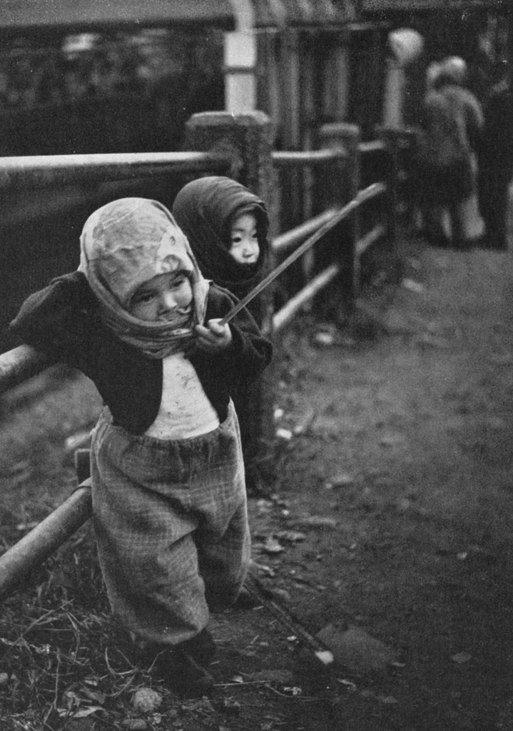 「上野の子」 山本善之介&nbsp;-&nbsp;アサヒカメラ 1955年4月号より