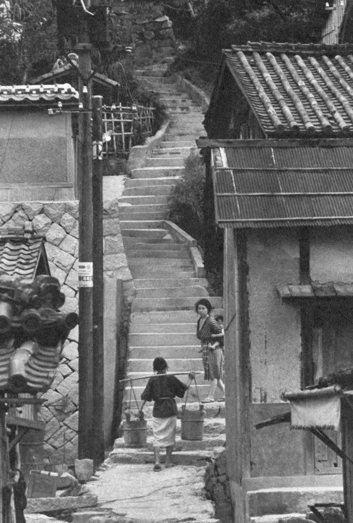 「坊勢島の女」 植田宏&nbsp;-&nbsp;アサヒカメラ 1955年12月号より