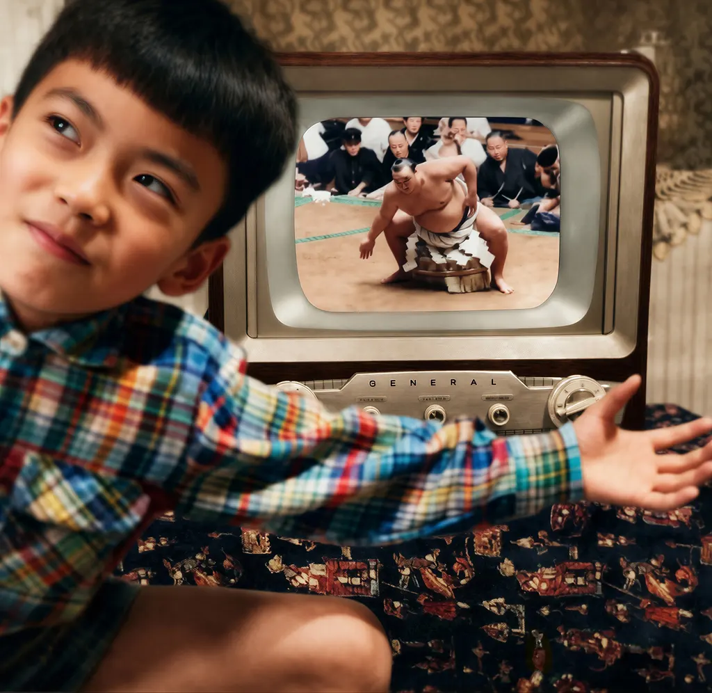 「ゼネラルテレビの広告 （四股を踏む男の子）」&nbsp;-&nbsp;AI加工 カラー化
