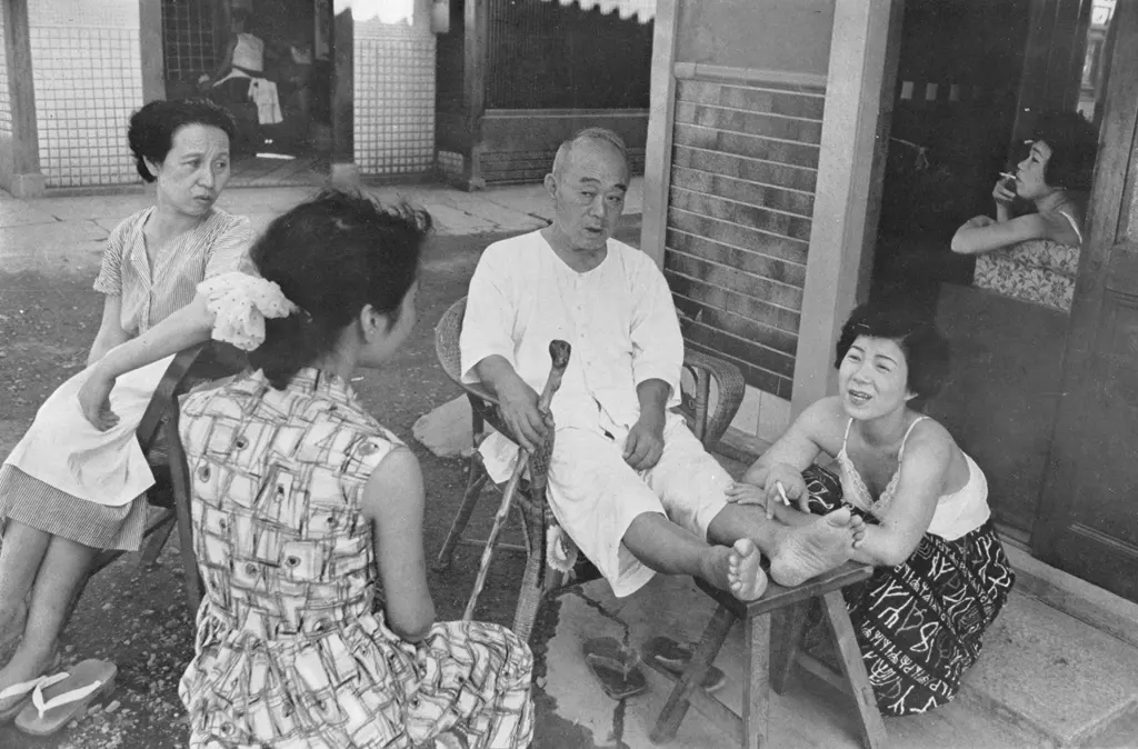 「廓の旦那」 植田宏&nbsp;-&nbsp;アサヒカメラ 1956年7月号より