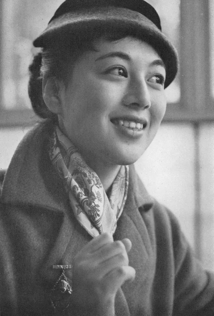 「中島淑恵さん」 和田透&nbsp;-&nbsp;アサヒカメラ 1956年7月号より
