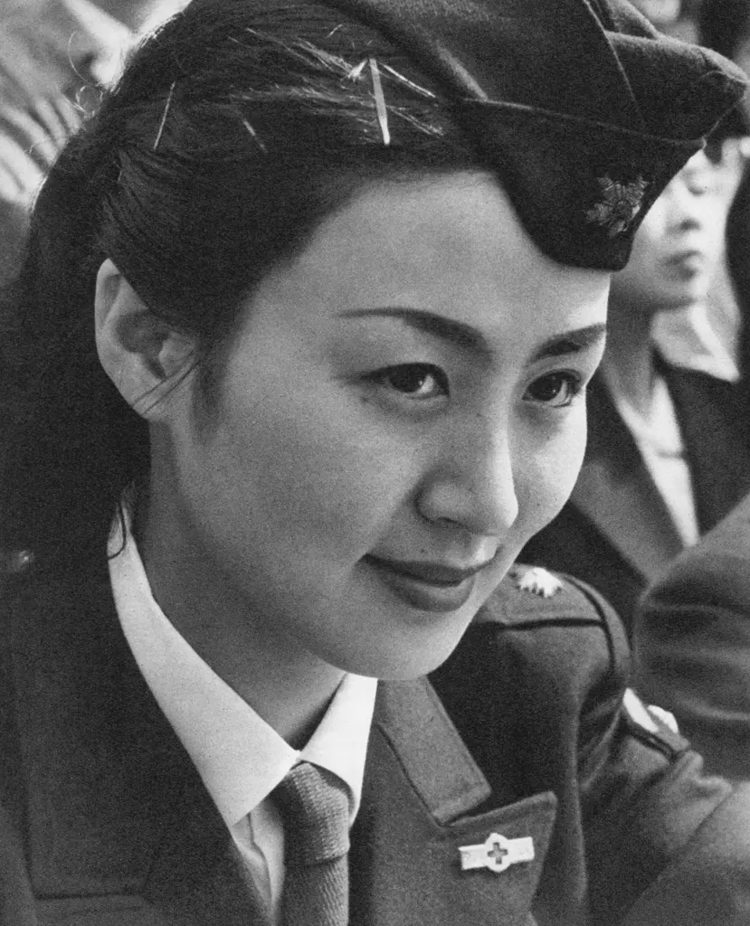 「一日婦警さん」 宗源博久&nbsp;-&nbsp;アサヒカメラ 1956年7月号より