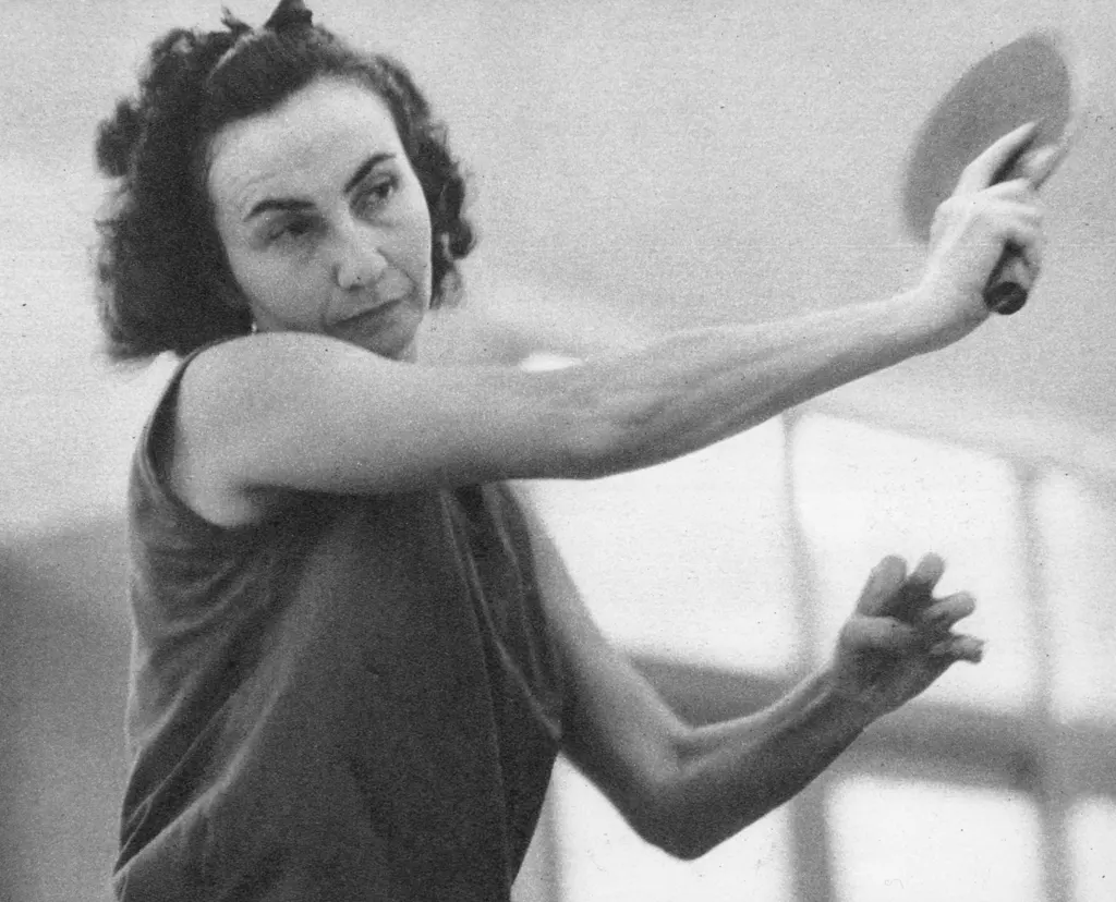 「ロゼアヌ夫人 世界卓球選手権大会より」 秋元啓一&nbsp;-&nbsp;アサヒカメラ 1956年7月号より