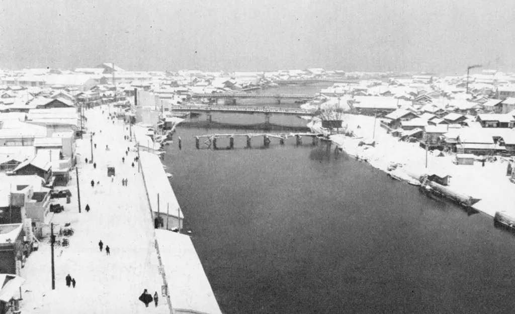 「黒い川」 千葉辰三&nbsp;-&nbsp;アサヒカメラ 1956年7月号より