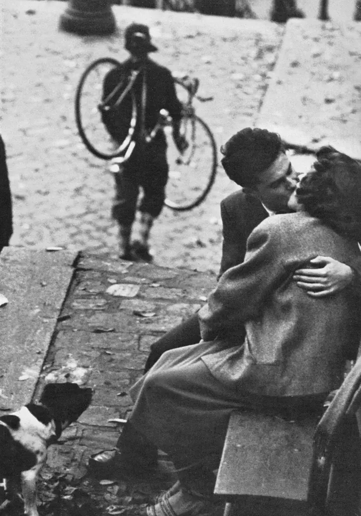 「モンマルトルの恋人たち」 エーリヒ・アウエルバッハ&nbsp;-&nbsp;アサヒカメラ 1956年7月号より