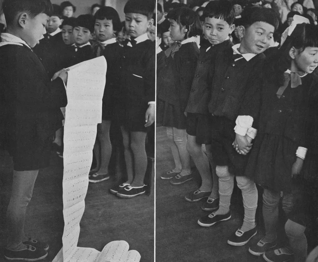 「幼稚園にて」 小野幹&nbsp;-&nbsp;アサヒカメラ 1956年7月号より