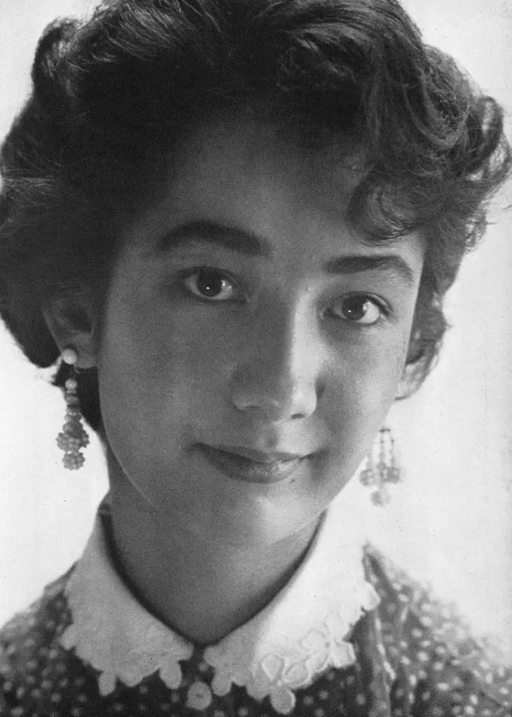 「女性 （松平ルリ子さん）」 稲村隆正&nbsp;-&nbsp;アサヒカメラ 1955年3月号より