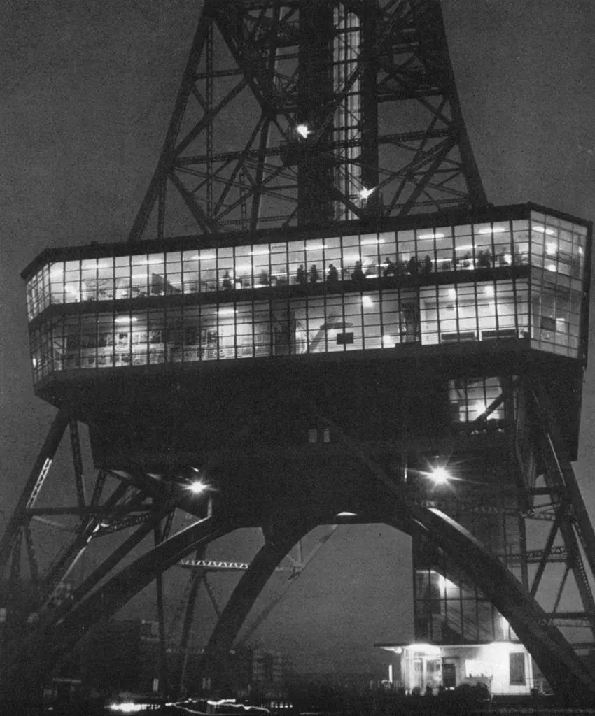 「黄昏のテレビ塔 （名古屋のテレビ塔）」 牧元衛&nbsp;-&nbsp;アサヒカメラ 1955年3月号より