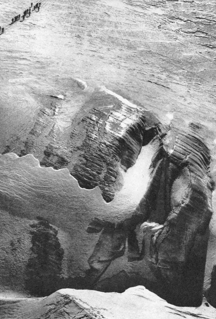 「氷河の空間」 Otto Pfenninger&nbsp;-&nbsp;アサヒカメラ 1955年3月号より