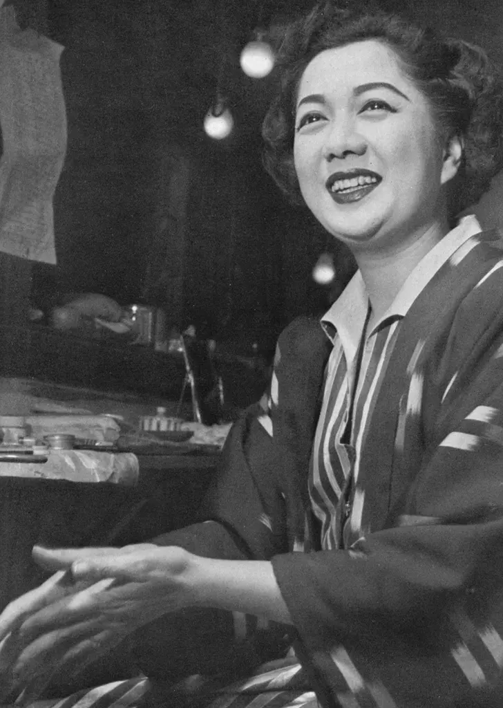 「轟夕起子さん」 秋山庄太郎&nbsp;-&nbsp;アサヒカメラ 1951年5月号より
