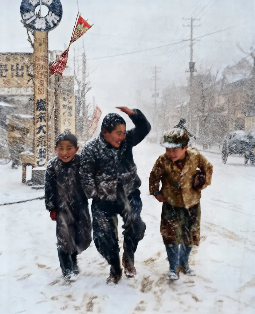 「初雪の子供達」 斎田和夫&nbsp;-&nbsp;AI加工 カラー化