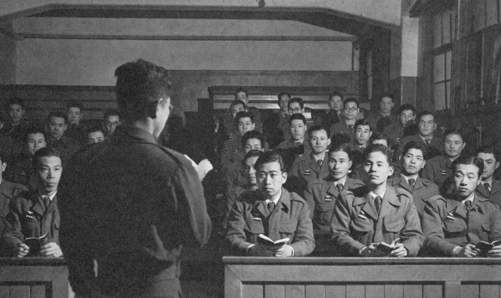 「講義を受ける隊員 （予備隊は鍛える）」 菅野喜勝&nbsp;-&nbsp;アサヒカメラ 1951年5月号より