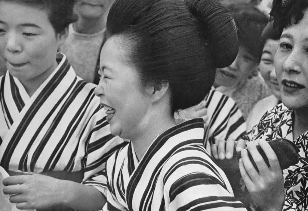 「笑い」 山本謹也&nbsp;-&nbsp;日本カメラ 1956年2月号より