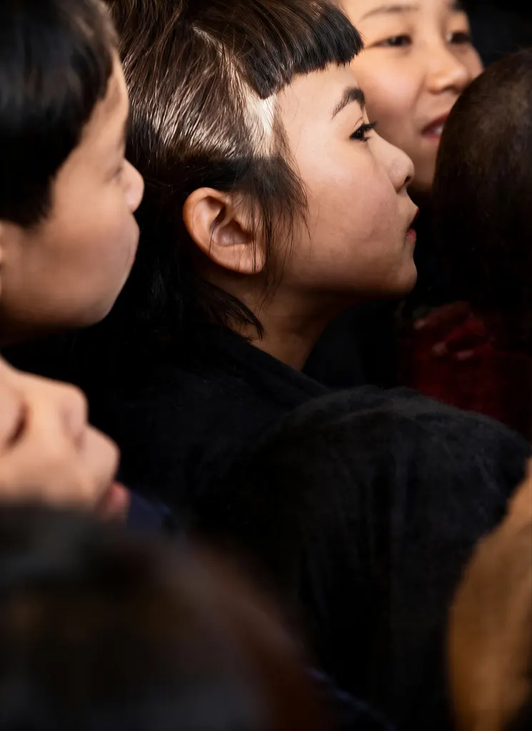 「下町の子供 （紙芝居を見ている子供たち）」 木村伊兵衛&nbsp;-&nbsp;AI加工 カラー化