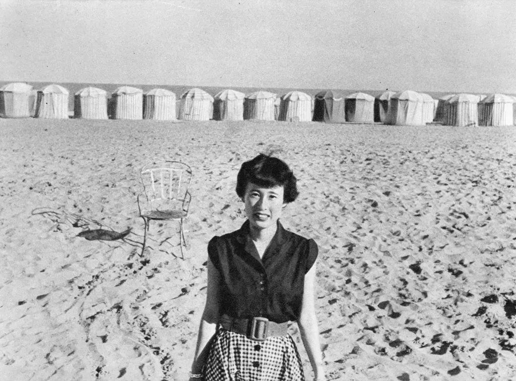 「トルヴィル海岸」 田村孝之介 （1953年）&nbsp;-&nbsp;カメラ毎日 1954年6月号より
