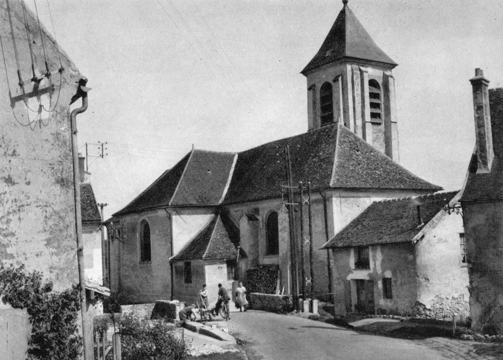 「パリのプロヴァンに行く途中の寺」 高畠達四郎&nbsp;-&nbsp;カメラ毎日 1954年6月号より