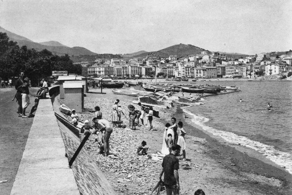 「南仏バニュースル・夏の海岸風景」 高畠達四郎&nbsp;-&nbsp;カメラ毎日 1954年6月号より