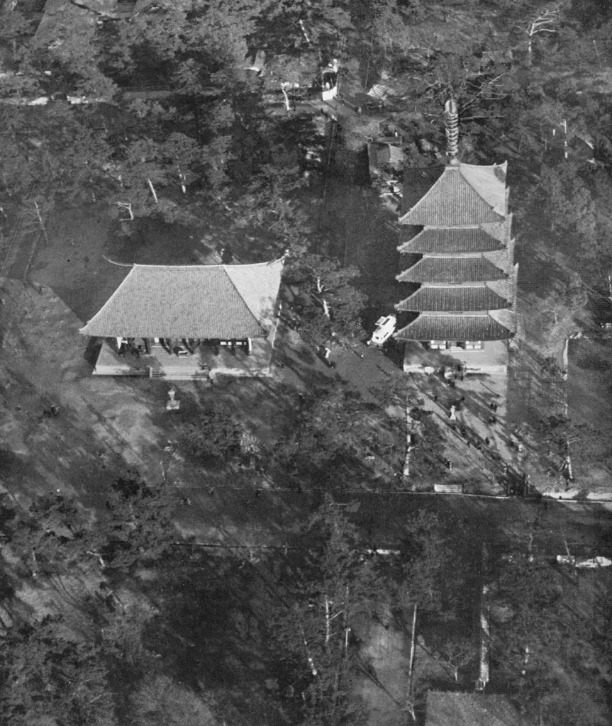 「興福寺」 中村吉之介&nbsp;-&nbsp;カメラ毎日 1954年6月号より