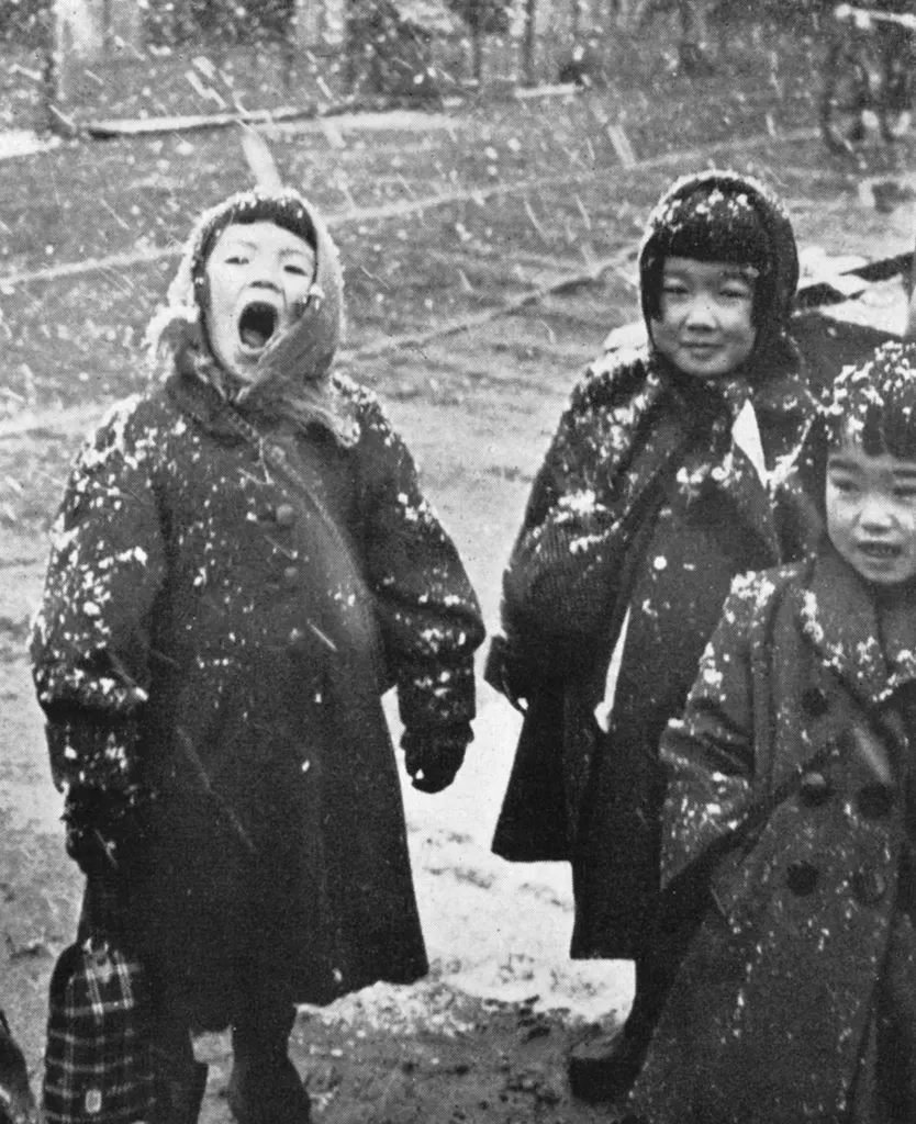 「北国の子供」 宮房子&nbsp;-&nbsp;カメラ毎日 1954年6月号より