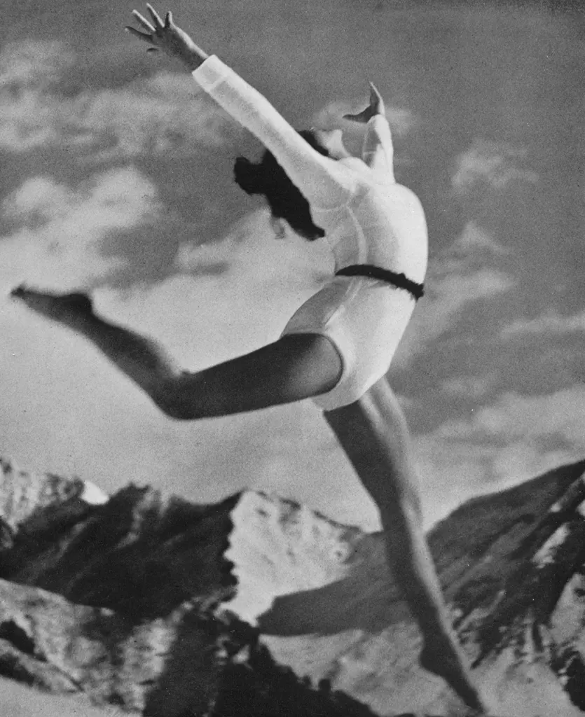 「冬山の踊り」 杉山吉良&nbsp;-&nbsp;アサヒカメラ 1938年2月号より