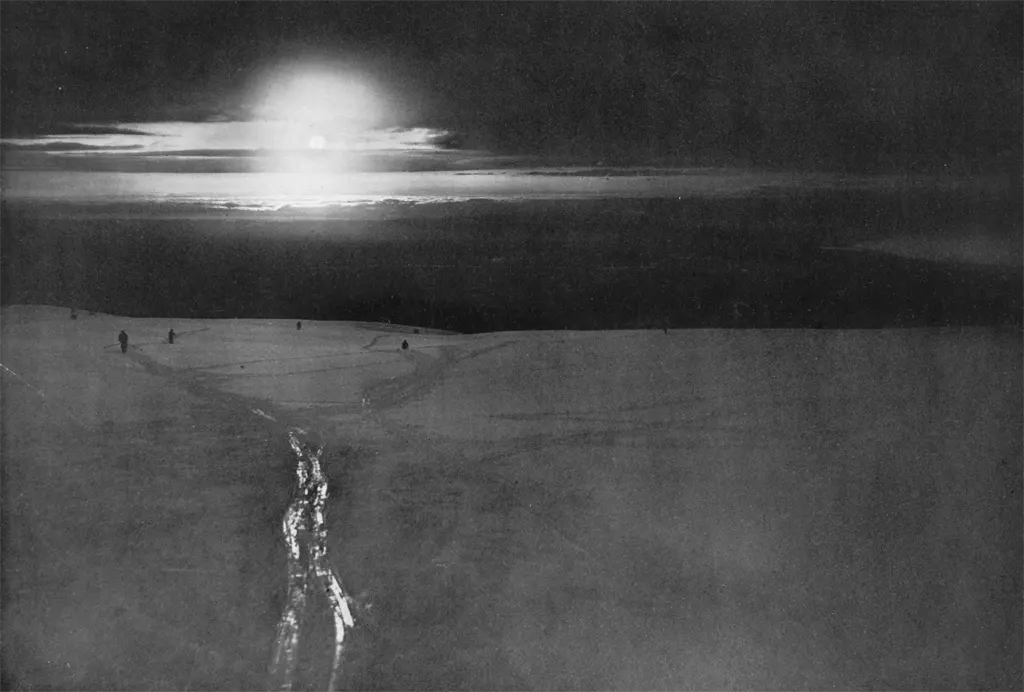 「落陽の頃 （追分附近）」 中野峻陽&nbsp;-&nbsp;アサヒカメラ 1938年2月号より
