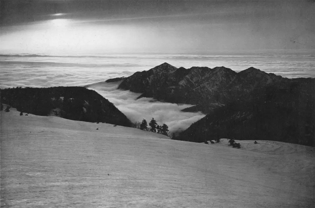 「弘法附近の落陽」 中野峻陽&nbsp;-&nbsp;アサヒカメラ 1938年2月号より